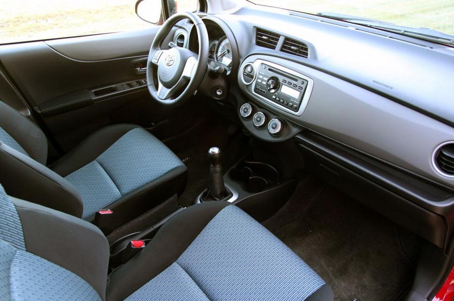  Toyota Yaris SE 2012 года  (фото 19 из 33)